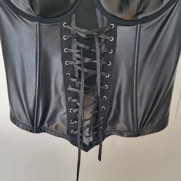 TORRID Black Lace-up Faux Leather Corset Bustier Size 1X - Picture 6 of 7